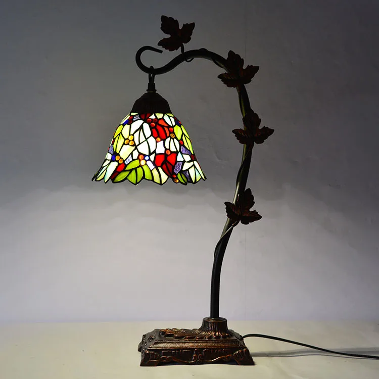 Abajur de Mesa Tiffany Floral — Vitral Artesanal
