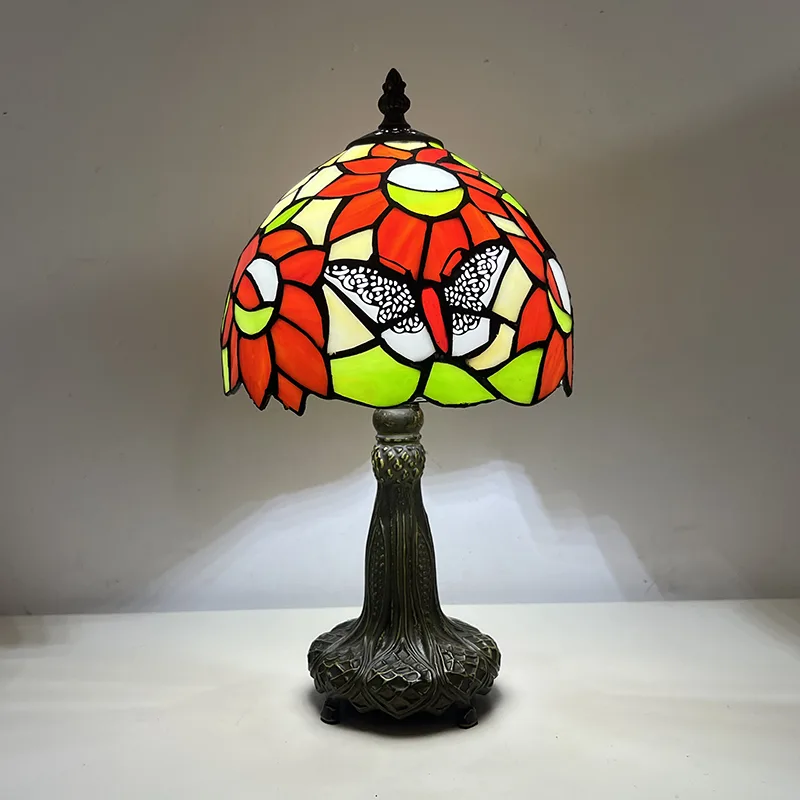 Abajur de Mesa Tiffany 8" Borboletas — Vitral Artesanal