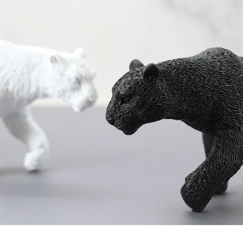Escultura Animal Híbrido Dourado: Arte e Natureza em Resina