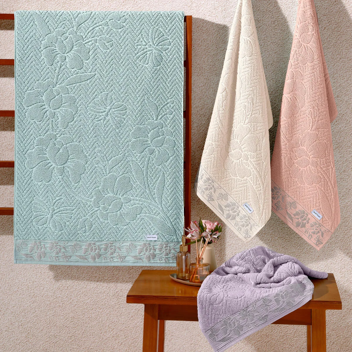 Toalha de Rosto Jacquard Algodão 460g/m² com Relevo e Fio Metalizado 50x70cm