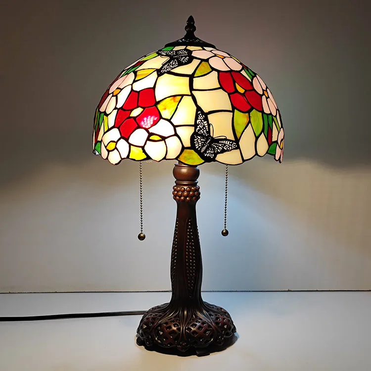 Abajur de Mesa Tiffany 22" Borboletas — Vitral Artesanal