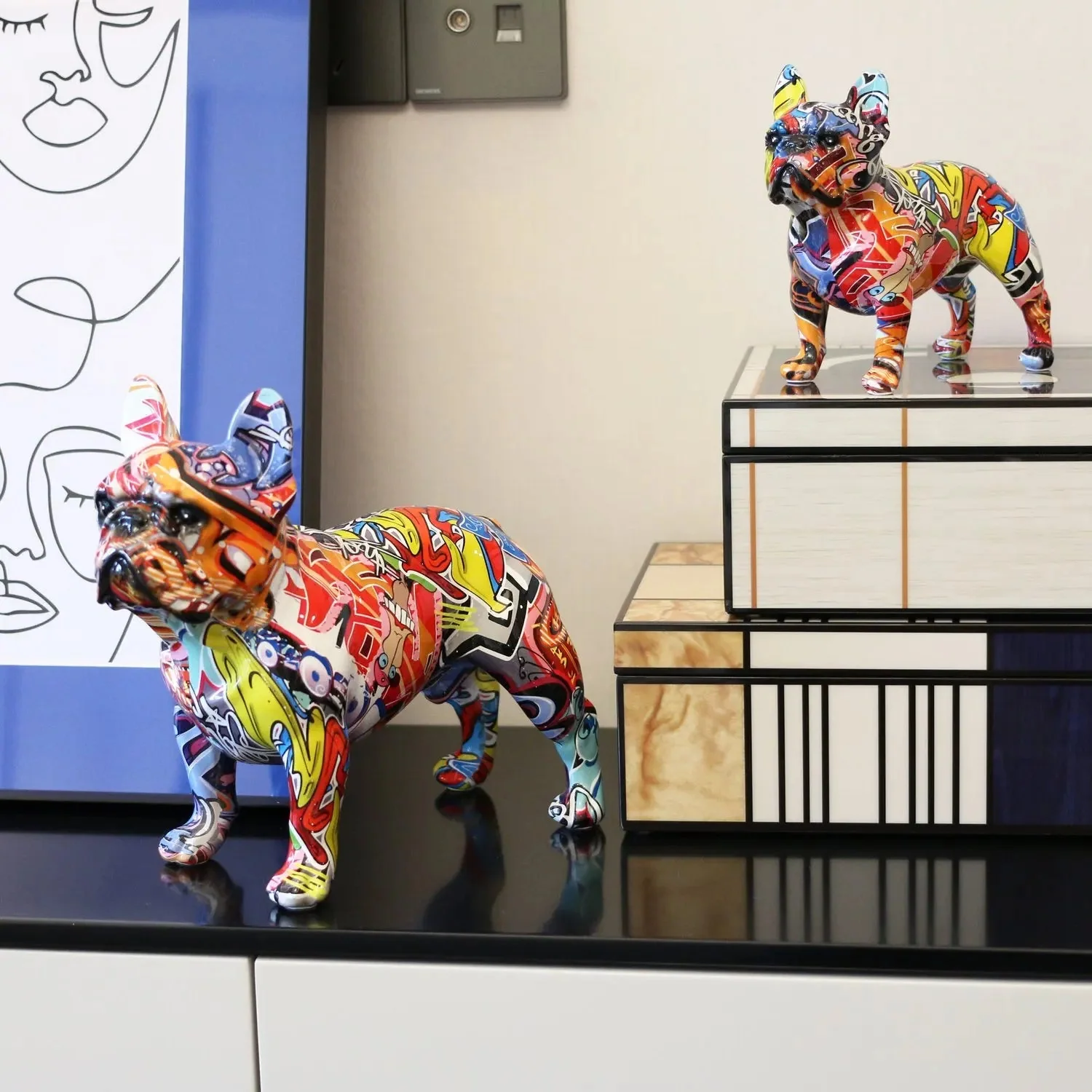 Escultura Bulldog Francês Colorido Decorativo de Resina - Estilo Moderno