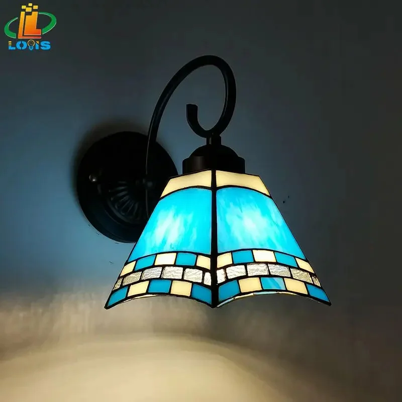 Arandela Tiffany Romena Vitral Quadrada: Charme Clássico para Seu Ambiente