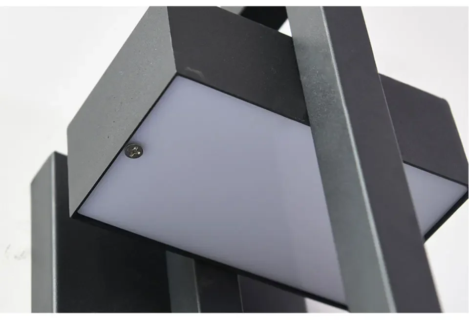 Arandela Industrial Torino: Iluminação Externa Bivolt para Fachadas e Varandas