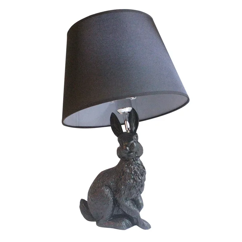 Abajur Coelho Escultura Resina Branco/Preto Cúpula Tecido