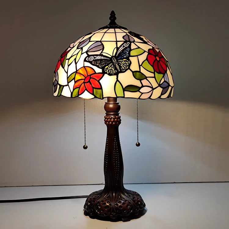 Abajur de Mesa Tiffany 22" Borboletas — Vitral Artesanal