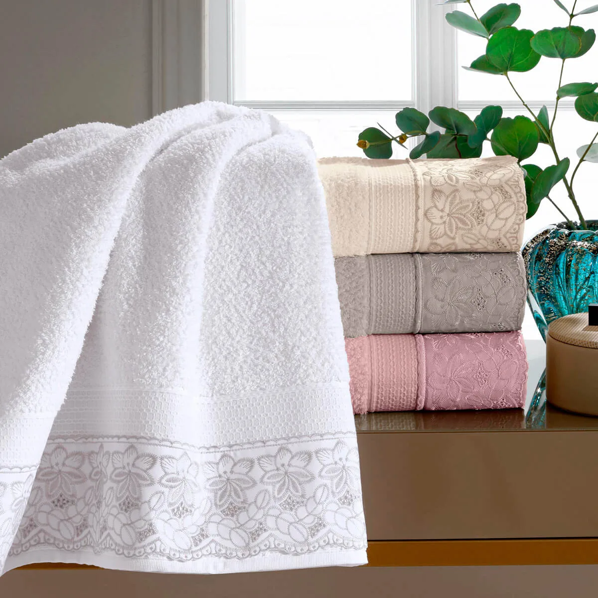 Toalha de Banho 100% Algodão 500g/m² 70x140cm com Renda