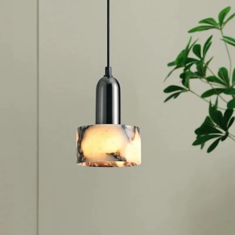 Pendente de Mármore e Metal Ludy: Elegância e Design Moderno