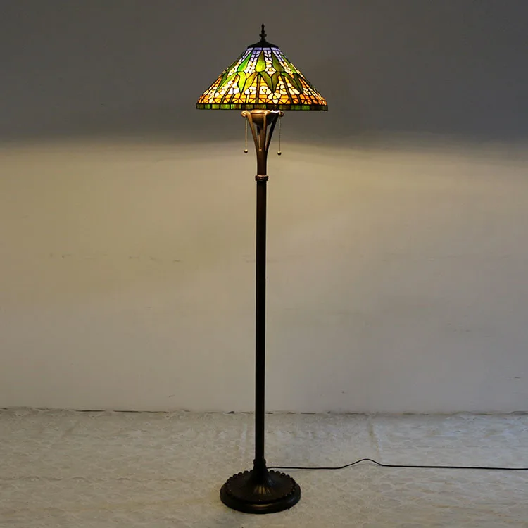 Abajur de Chão Tiffany Bambu — Vitral Artesanal