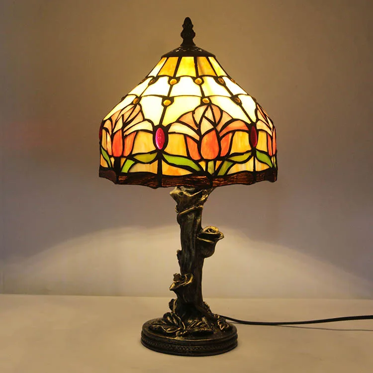 Abajur de Mesa Tiffany Rosas — Vitral Artesanal