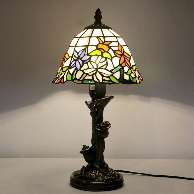 Abajur de Mesa Tiffany Rosas — Vitral Artesanal