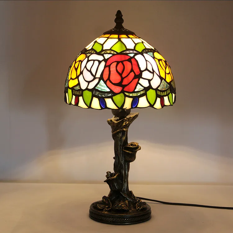 Abajur de Mesa Tiffany Rosas — Vitral Artesanal