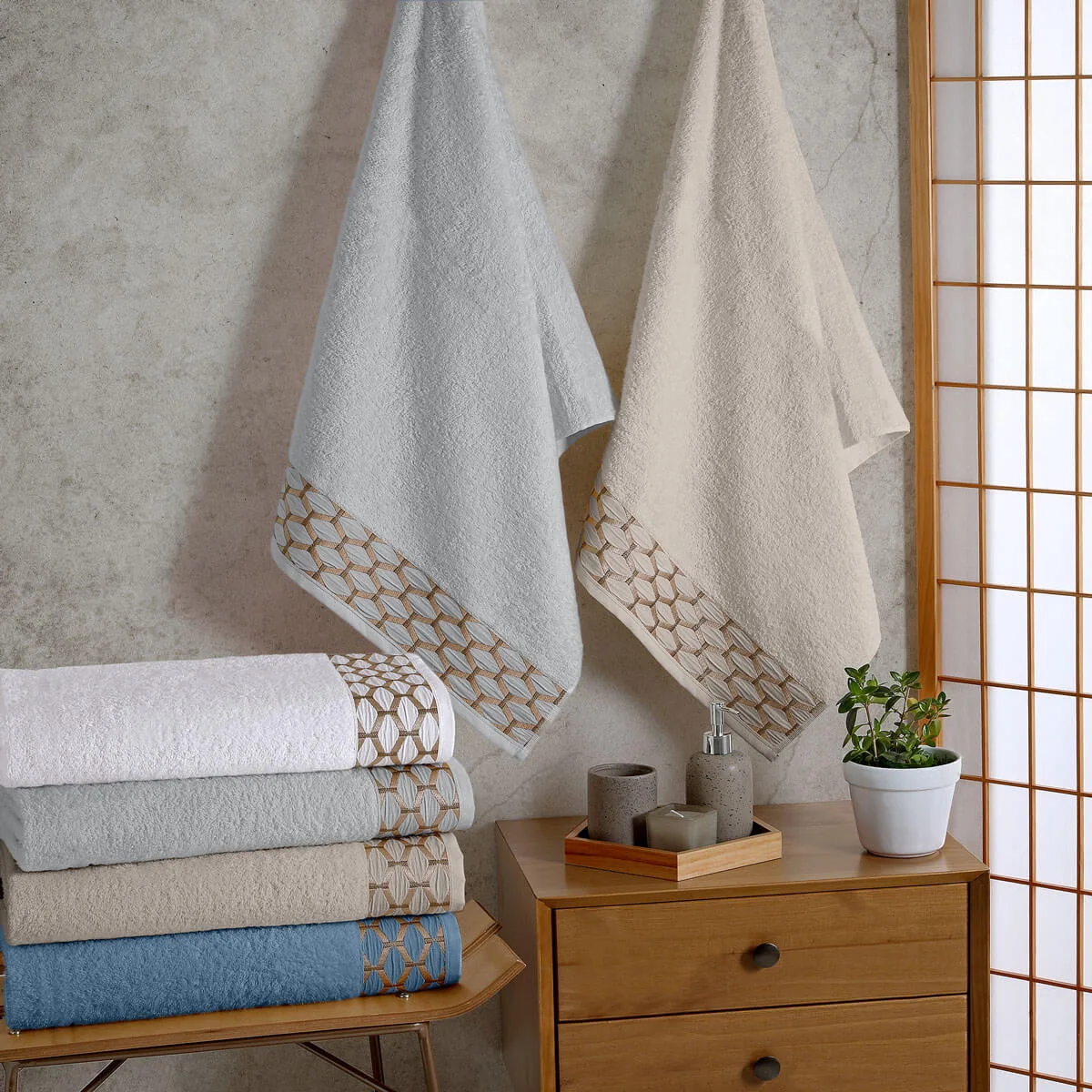 Toalha de Rosto Mista 380g/m² 50x70cm com Barra Metalizada Elegante