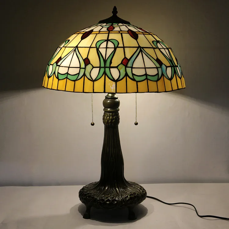 Abajur de Mesa Tiffany 20" Vitral Clássico — Vitral Artesanal
