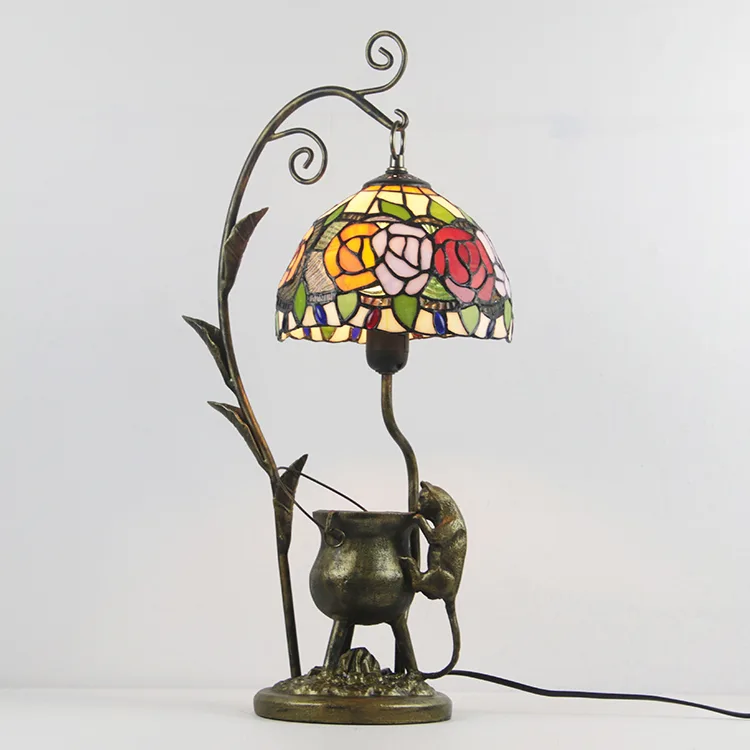 Abajur de Mesa Tiffany Rosas — Vitral Artesanal