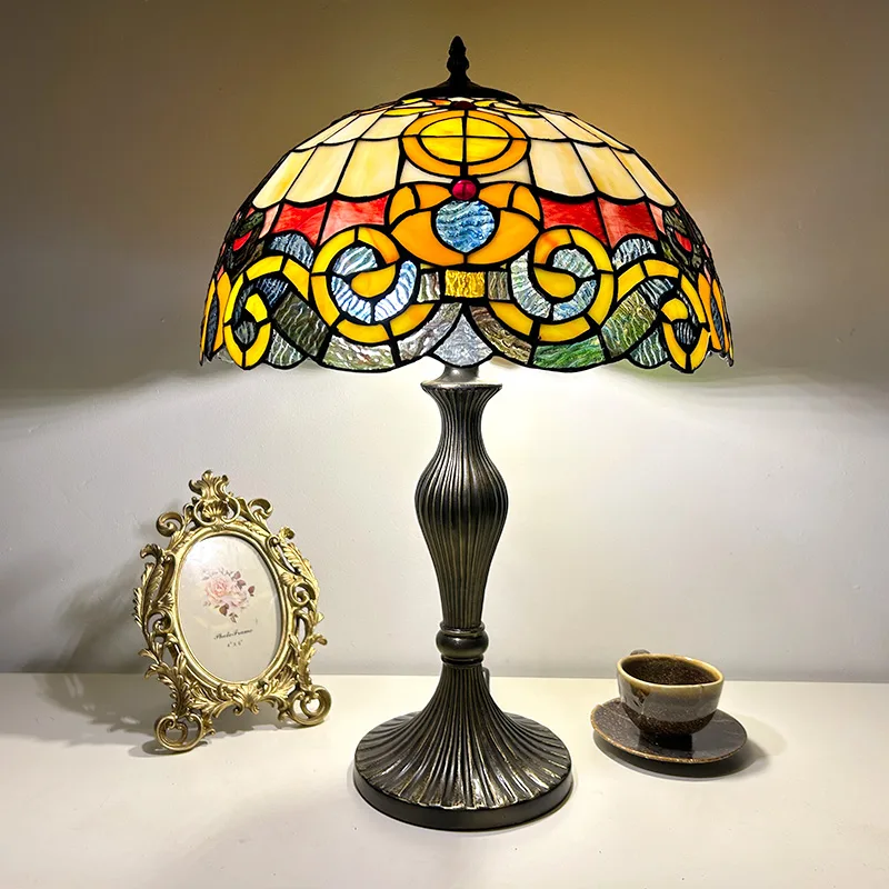 Abajur de Mesa Tiffany Vitral Clássico — Vitral Artesanal