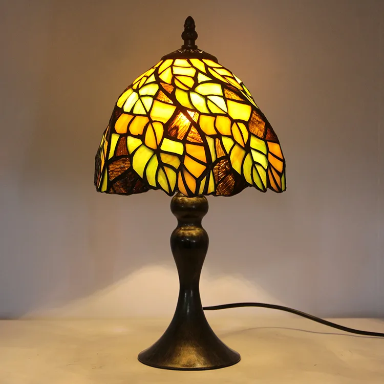 Abajur de Mesa Tiffany 15" Folhagens — Vitral Artesanal