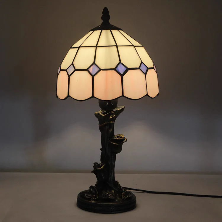 Abajur de Mesa Tiffany Rosas — Vitral Artesanal