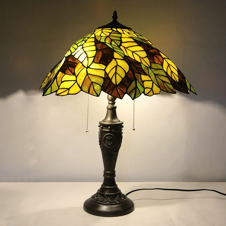 Abajur de Mesa Tiffany 20" Folhagens — Vitral Artesanal