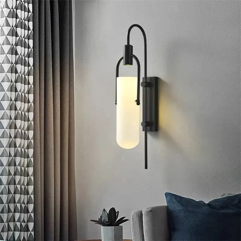 Arandela de Parede Decorativa Tubo de Vidro e Metal Vittoria