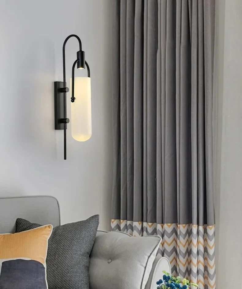 Arandela de Parede Decorativa Tubo de Vidro e Metal Vittoria