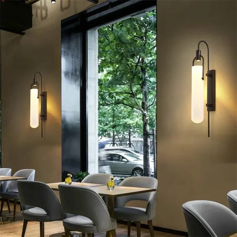 Arandela de Parede Decorativa Tubo de Vidro e Metal Vittoria