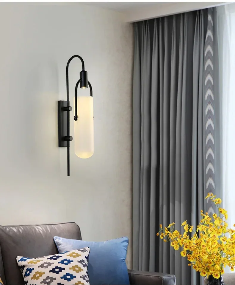 Arandela de Parede Decorativa Tubo de Vidro e Metal Vittoria