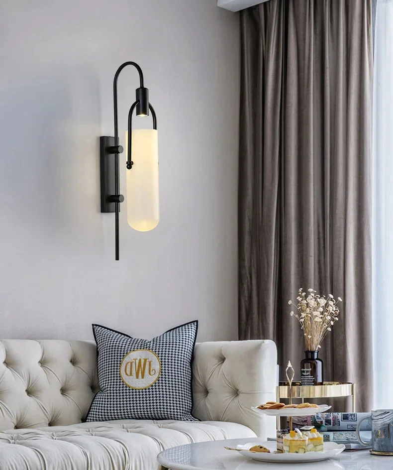 Arandela de Parede Decorativa Tubo de Vidro e Metal Vittoria