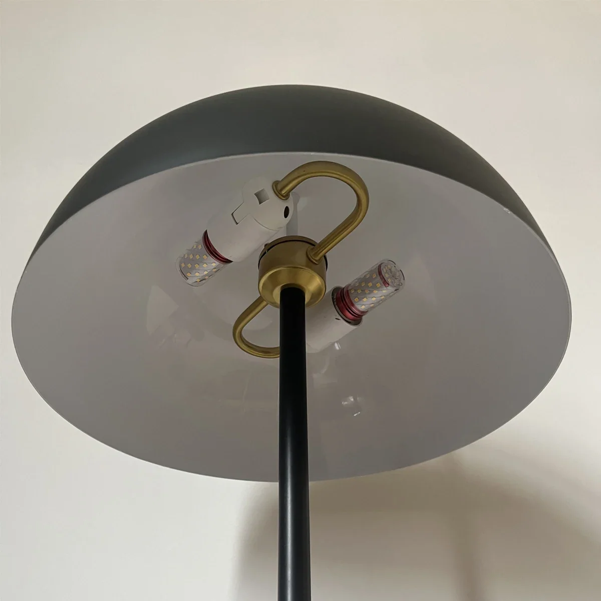 Coluna de Chão Escandinava Luz Indireta