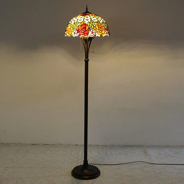 Abajur de Chão Tiffany 16" Floral — Vitral Artesanal