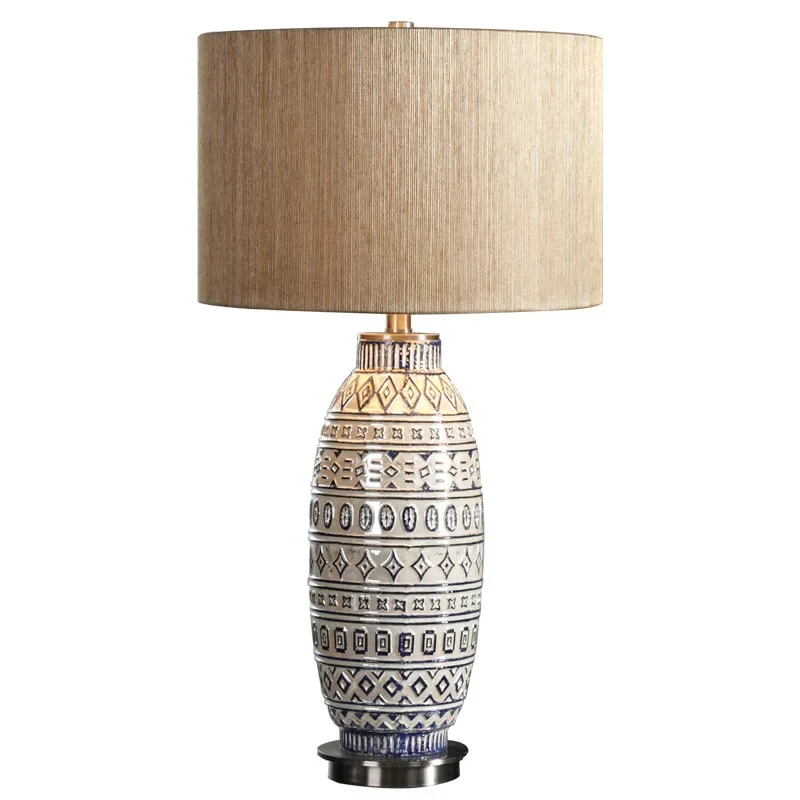 Abajur Vintage Cerâmica Branca e Dourado para Mesa