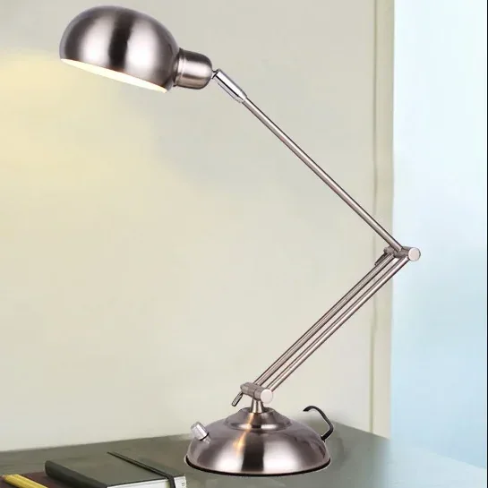 Luminária de Mesa Articulada Moderna em Aço Home Office