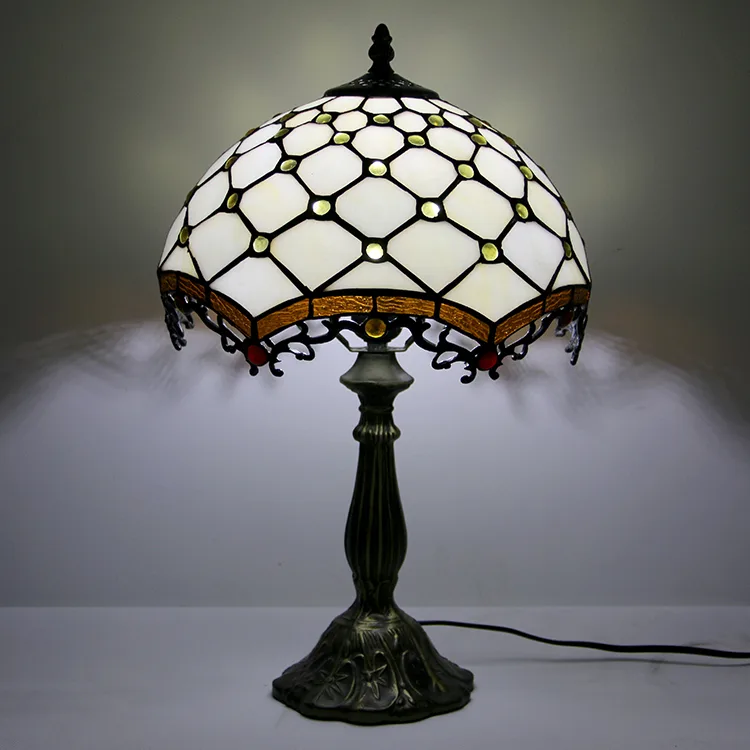 Abajur de Mesa Tiffany 12" Missangas — Vitral Artesanal