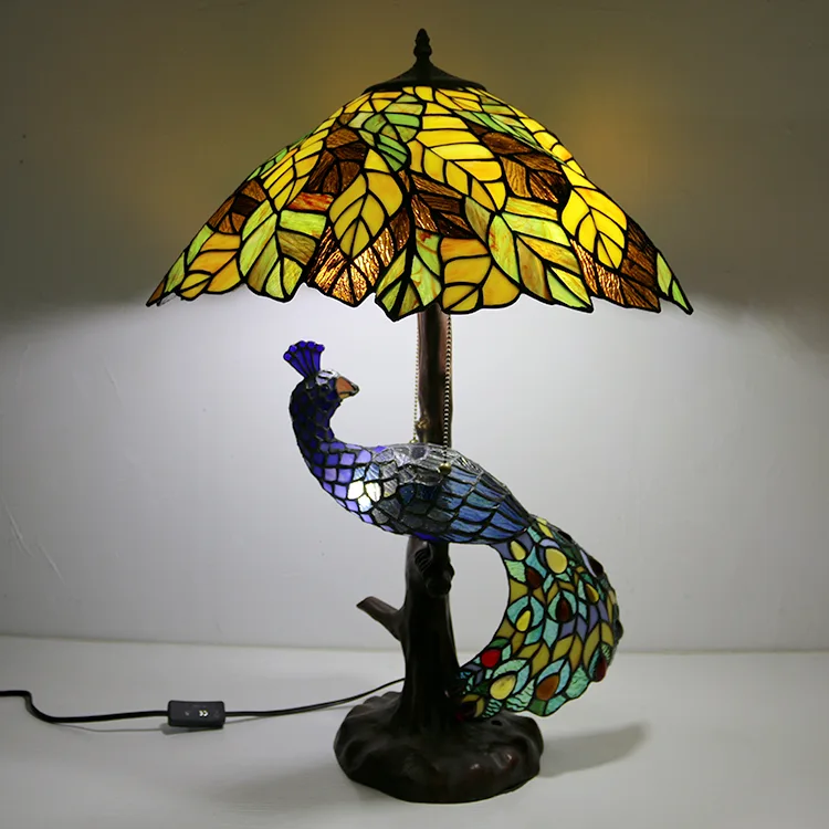 Abajur de Mesa Tiffany Pavão — Vitral Artesanal