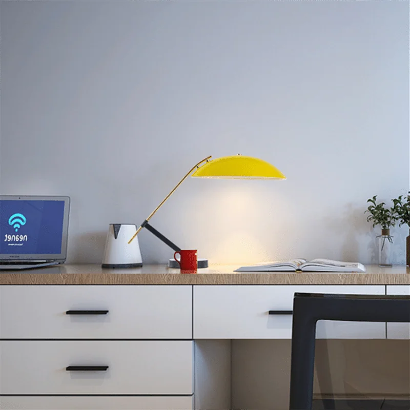 Luminária de Mesa Articulada Amarela Bivolt
