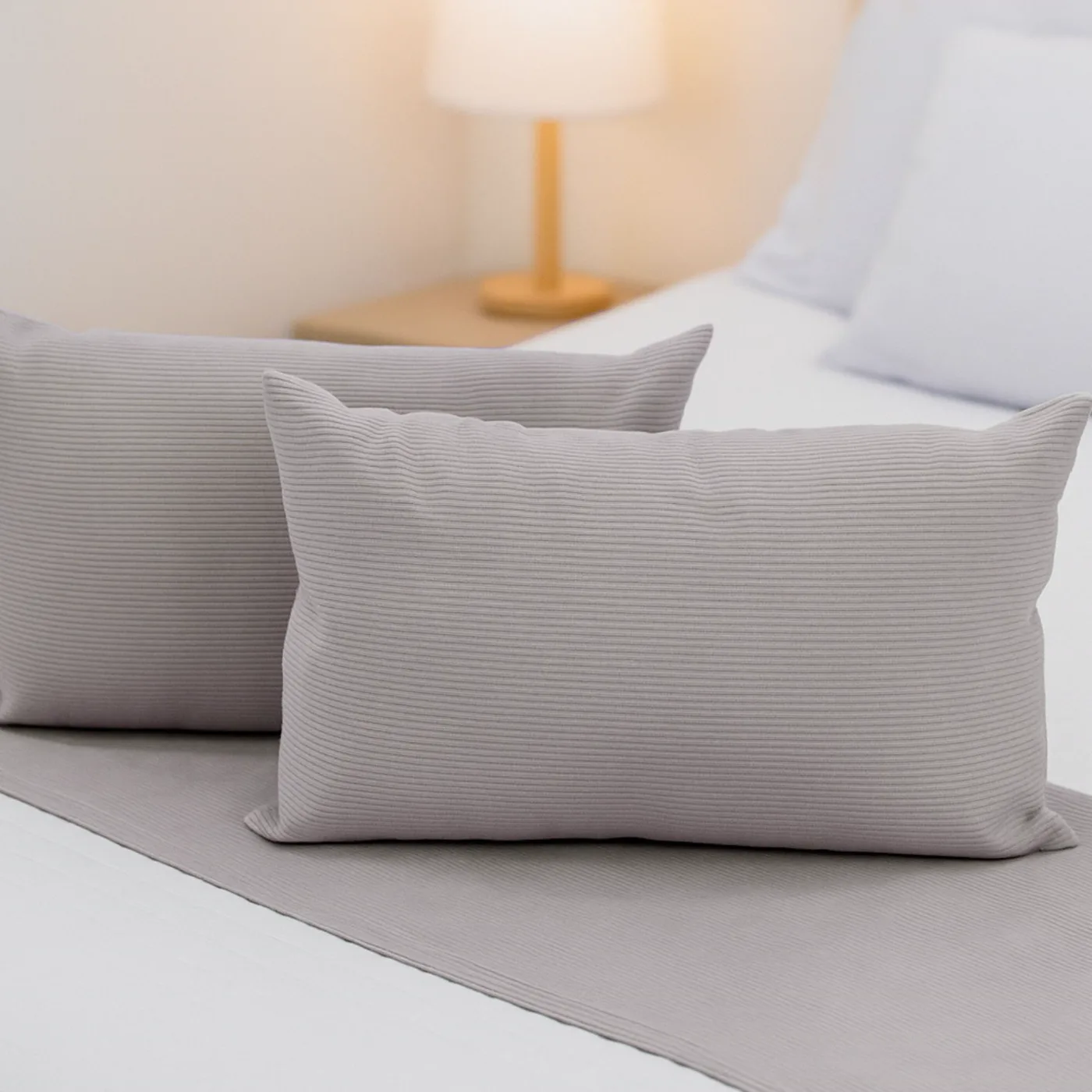 Kit Peseira Queen com Almofadas Suede Elegantes - 3 Peças