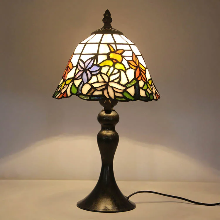 Abajur de Mesa Tiffany 15" Floral — Vitral Artesanal