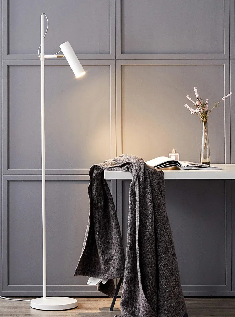Luminária de Chão Linear Foco Direcionável LED Moderna