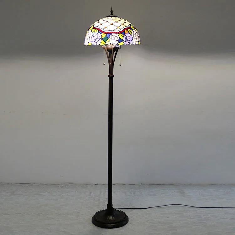 Abajur de Chão Tiffany 16" Floral — Vitral Artesanal