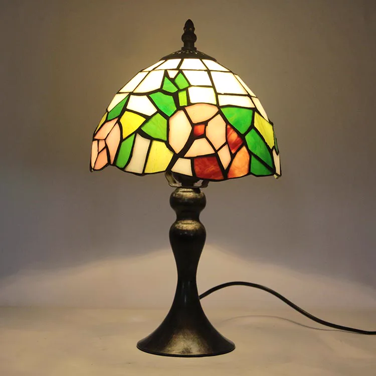 Abajur de Mesa Tiffany 15" Rosas — Vitral Artesanal
