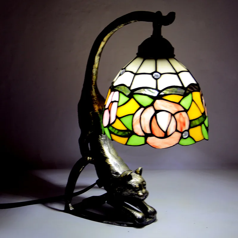 Abajur de Mesa Tiffany 15" Rosas — Vitral Artesanal