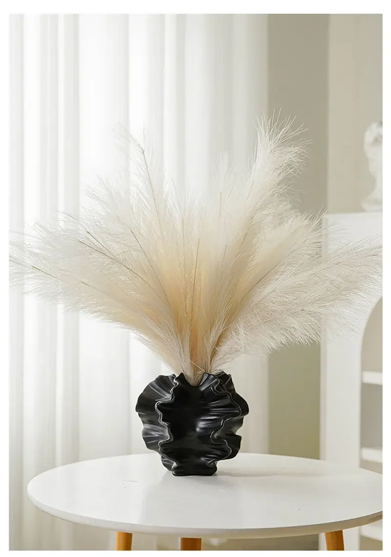 Escultura Vaso Decorativo Moderno: Elegância para Suas Flores