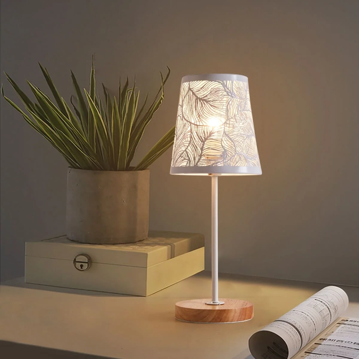Abajur Art Déco Base Madeira com Cúpula Tecido Bivolt