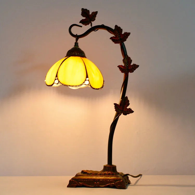 Abajur de Mesa Tiffany Floral — Vitral Artesanal