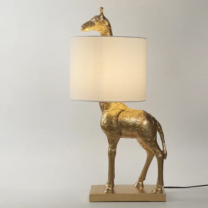 Abajur Girafa Escultura Resina Branca ou Dourada 66cm