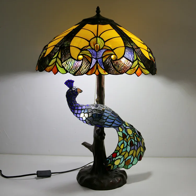 Abajur de Mesa Tiffany 18" Pavão — Vitral Artesanal
