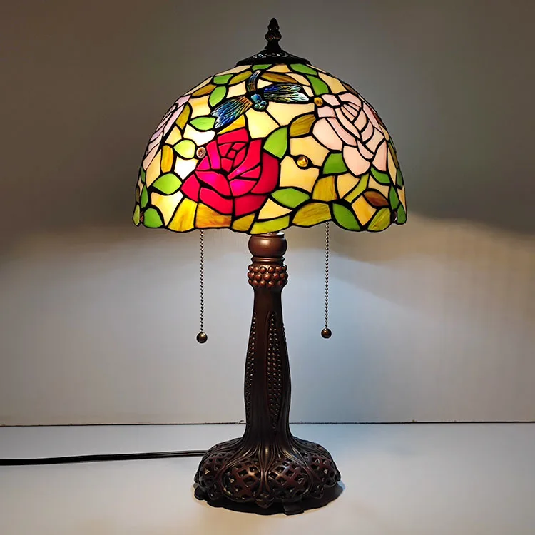 Abajur de Mesa Tiffany 22" Rosas — Vitral Artesanal