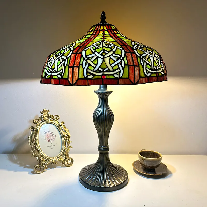 Abajur de Mesa Tiffany 16" Vitral Clássico — Vitral Artesanal