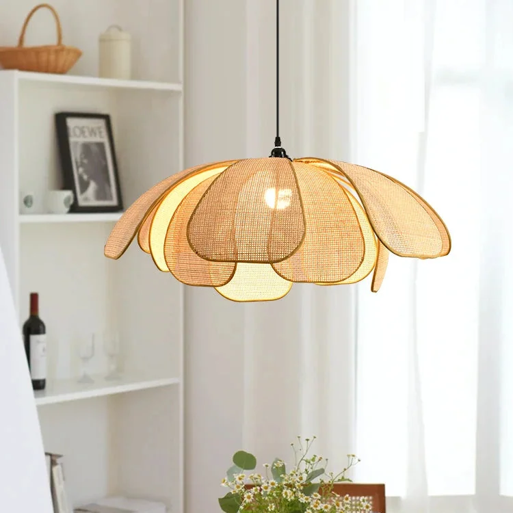 Pendente de teto flor de lótus em rattan e tecido artesanal