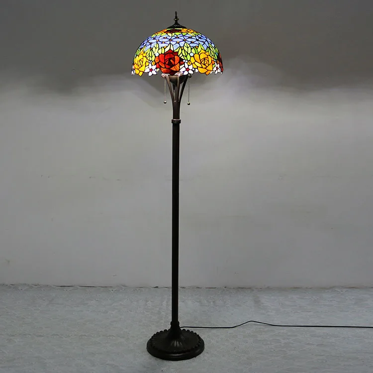 Abajur de Chão Tiffany 16" Floral — Vitral Artesanal